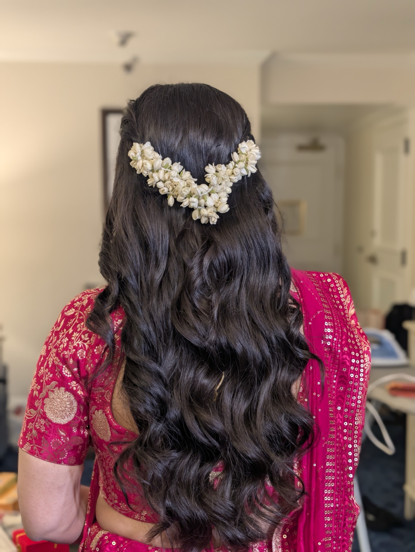 Bridal half-up hairstyle with fresh jasmine gajra flowers for Indian wedding by CurlyRootsByRitu